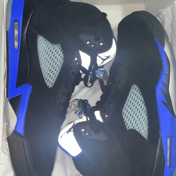 Air Jordan 5 - Picture 2 of 5